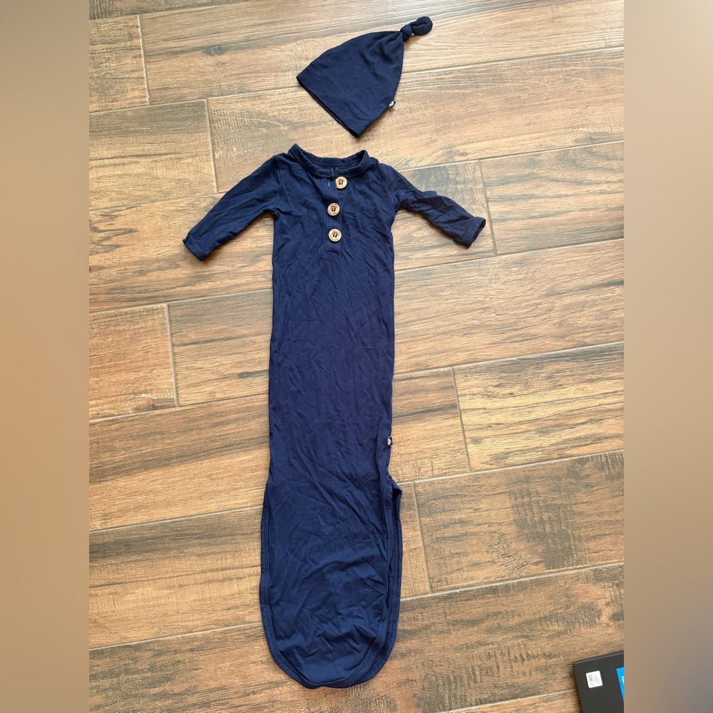 Kyte Baby knotted gown with hat